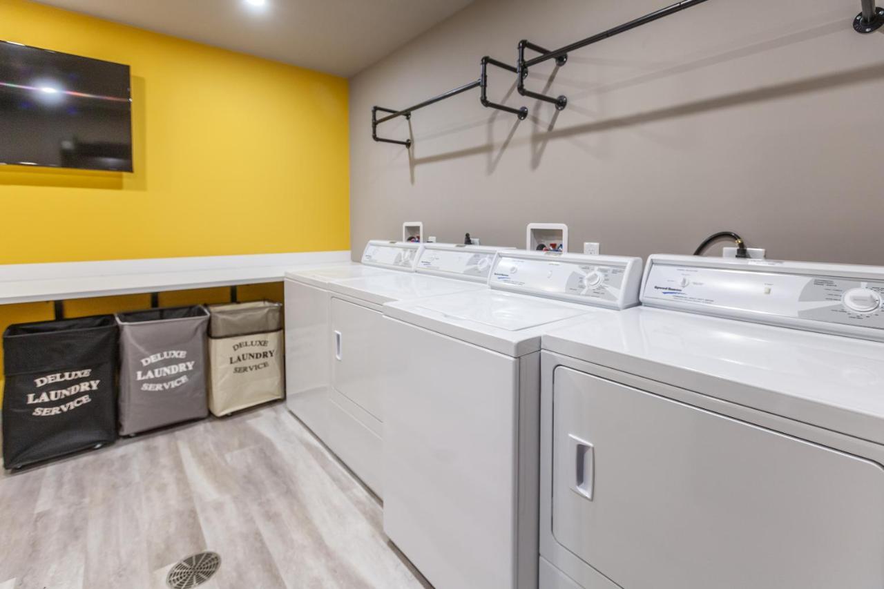 Frontdesk I The Blonde Apts Downtown Цинциннати Экстерьер фото