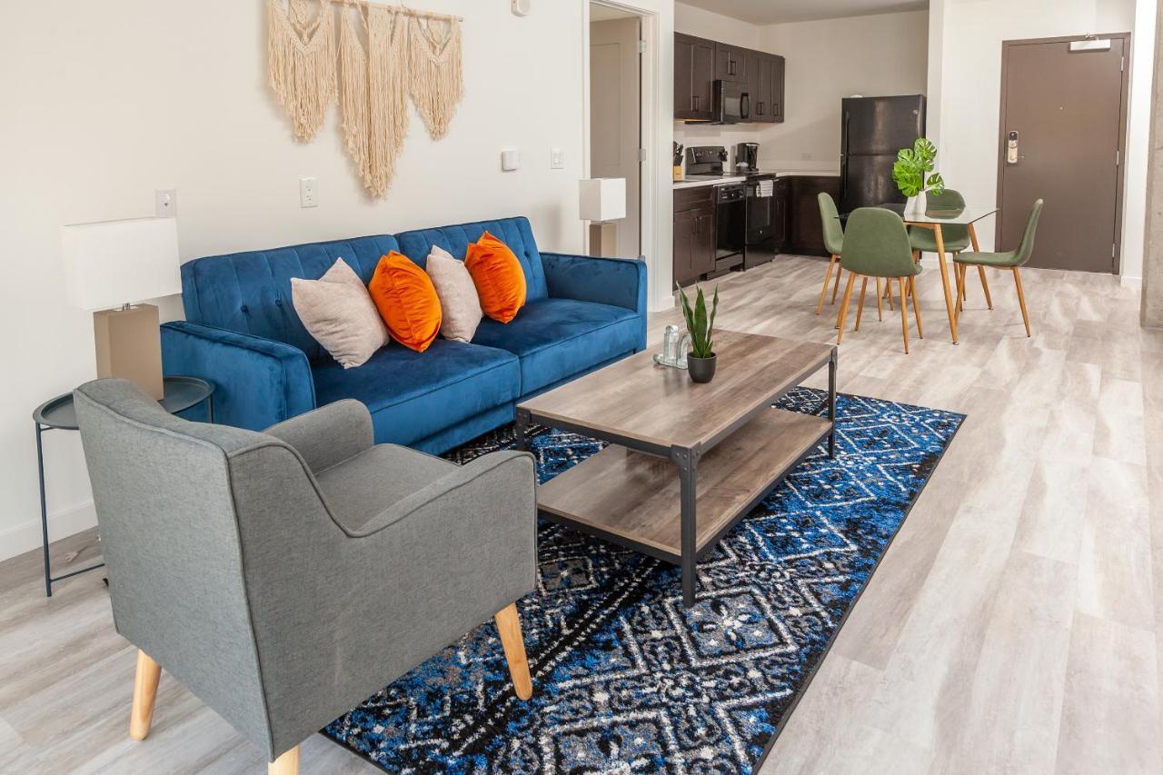 Frontdesk I The Blonde Apts Downtown Цинциннати Номер фото
