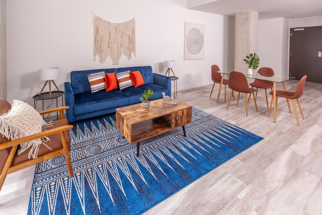 Frontdesk I The Blonde Apts Downtown Цинциннати Номер фото